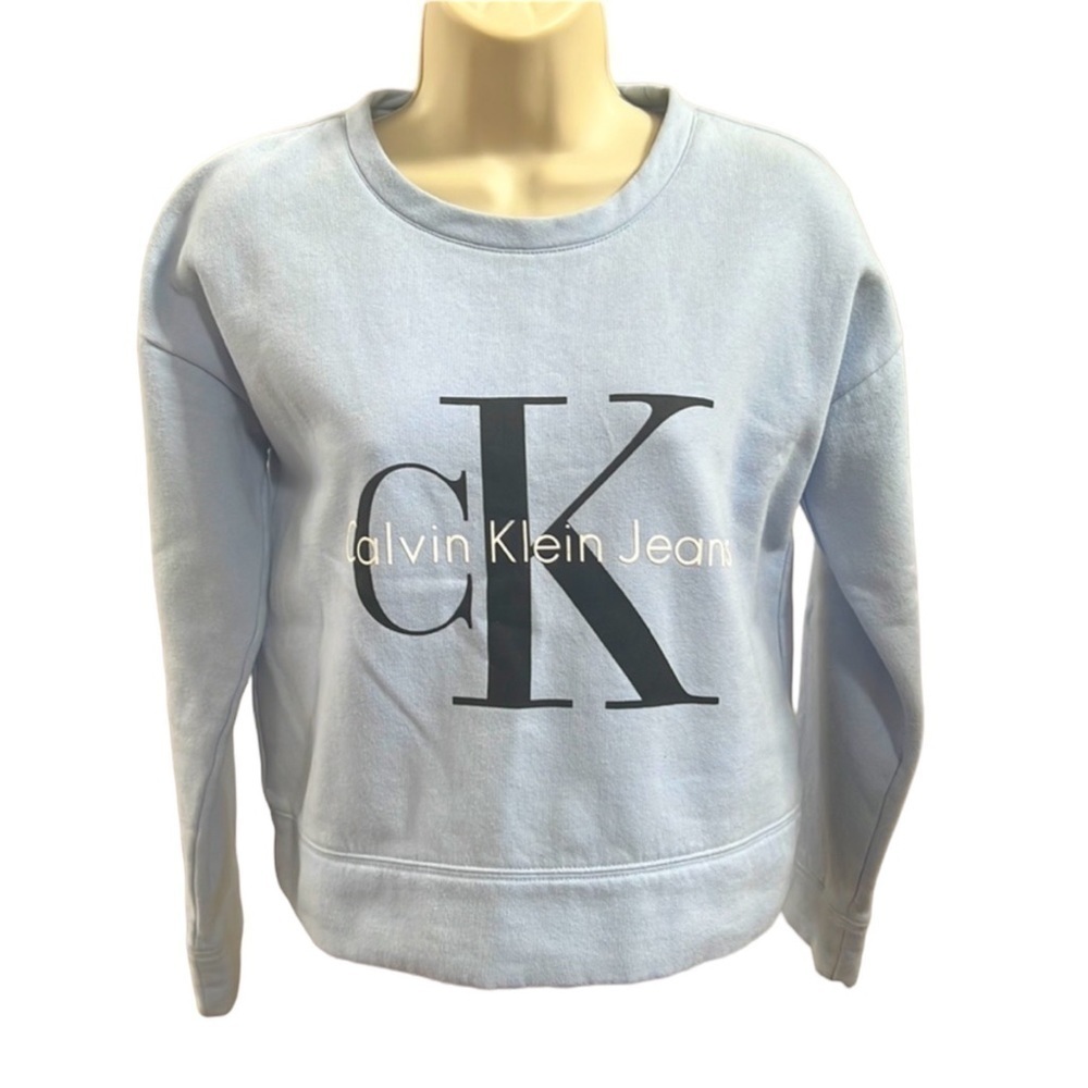 Calvin Klein Women’s Cropped Light Blue Sweatwhirt